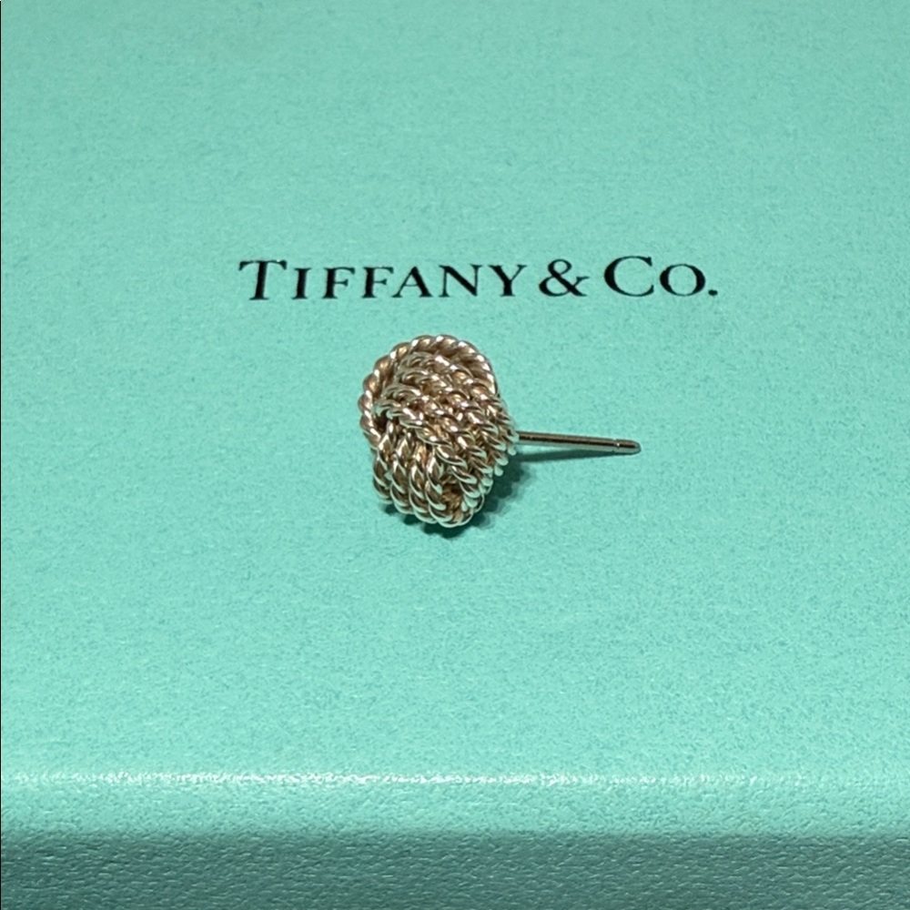 Tiffany & Co. 925 sterling silver single earring